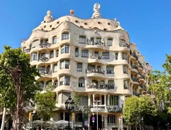 Casa Vicens Korean/Japanese/Chinese-Guided Tour & Casa Mila La Pedrera with Fast-Track Entry